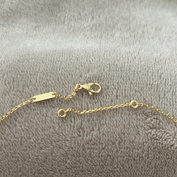 Clover Necklace - Picture 5 of 5